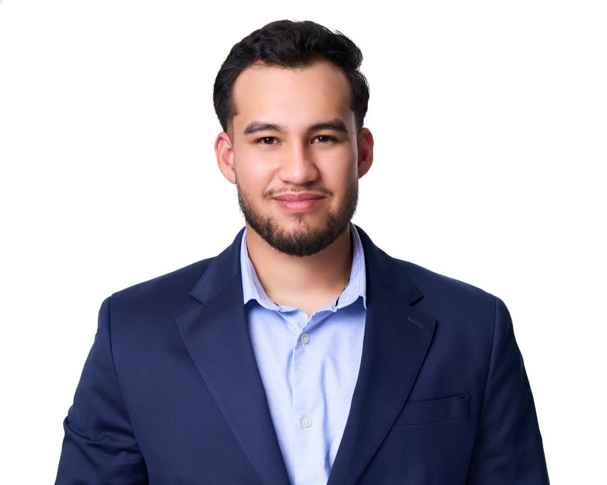 Professional LinkedIn headshot in Ventura County