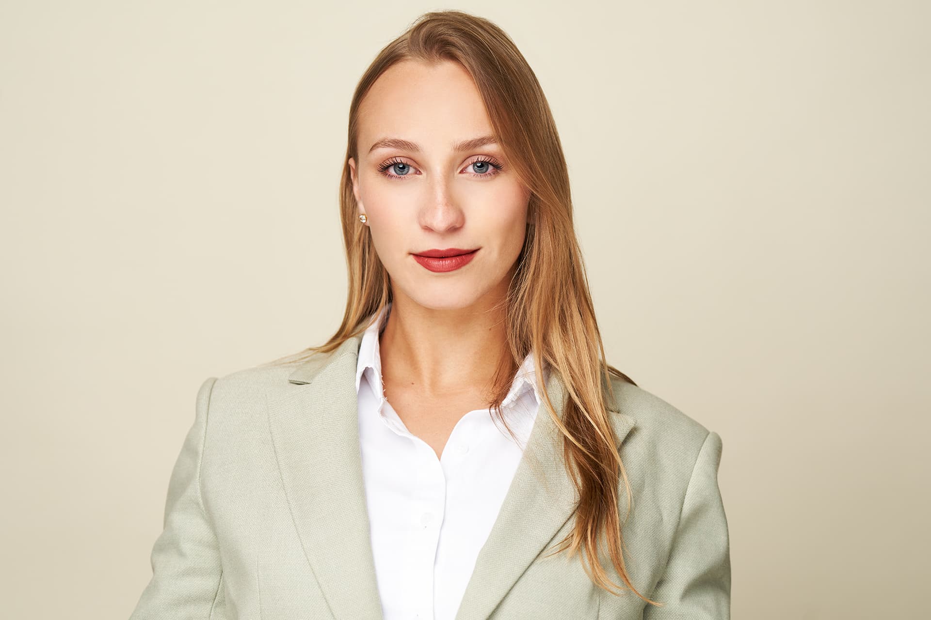 Fiona Whitson natural headshot with soft expression - approachable look