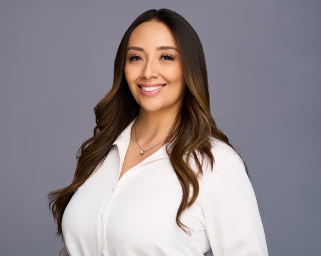 Therapist professional headshot - Santa Paula