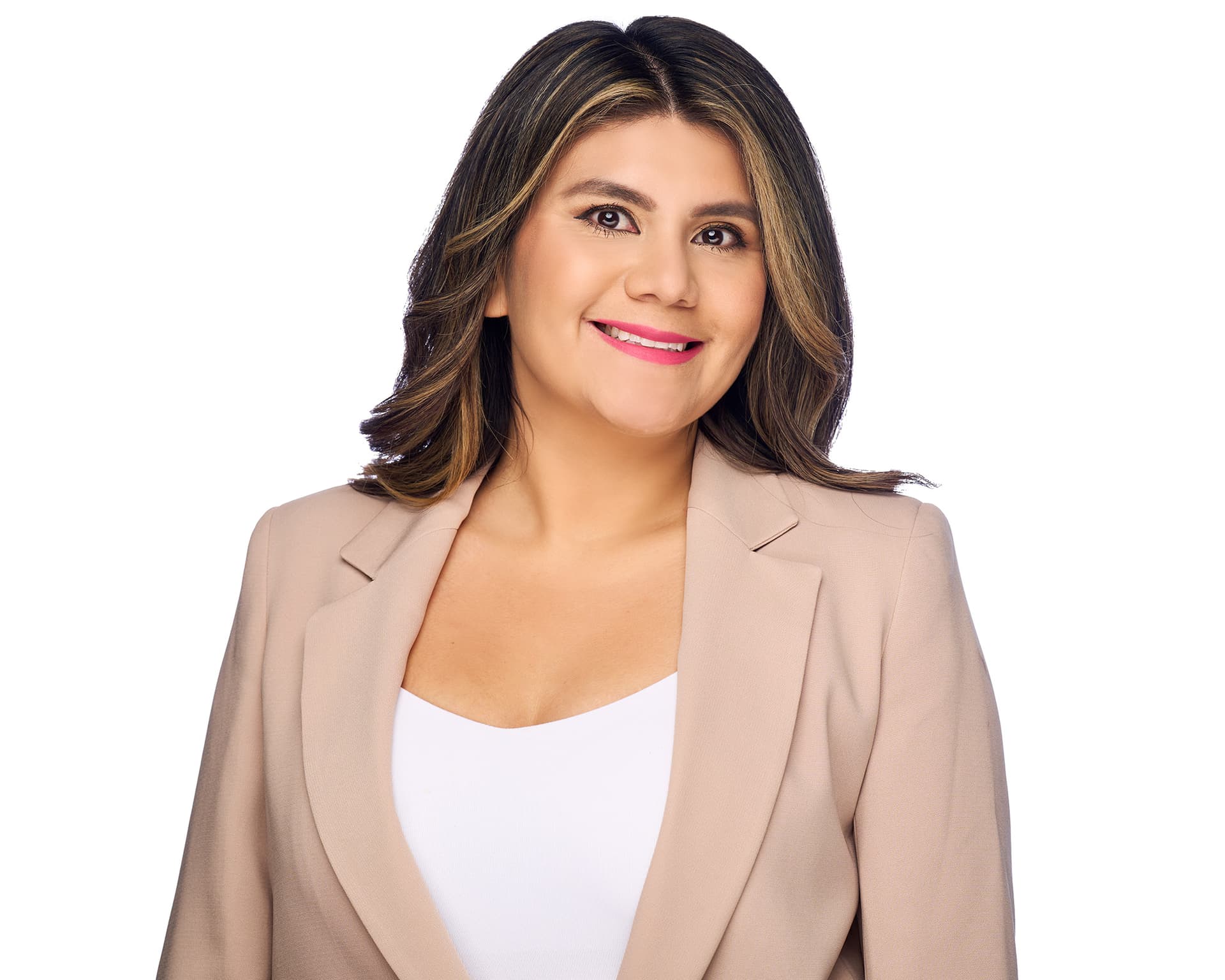 Lucy realtor headshot - Camarillo real estate agent