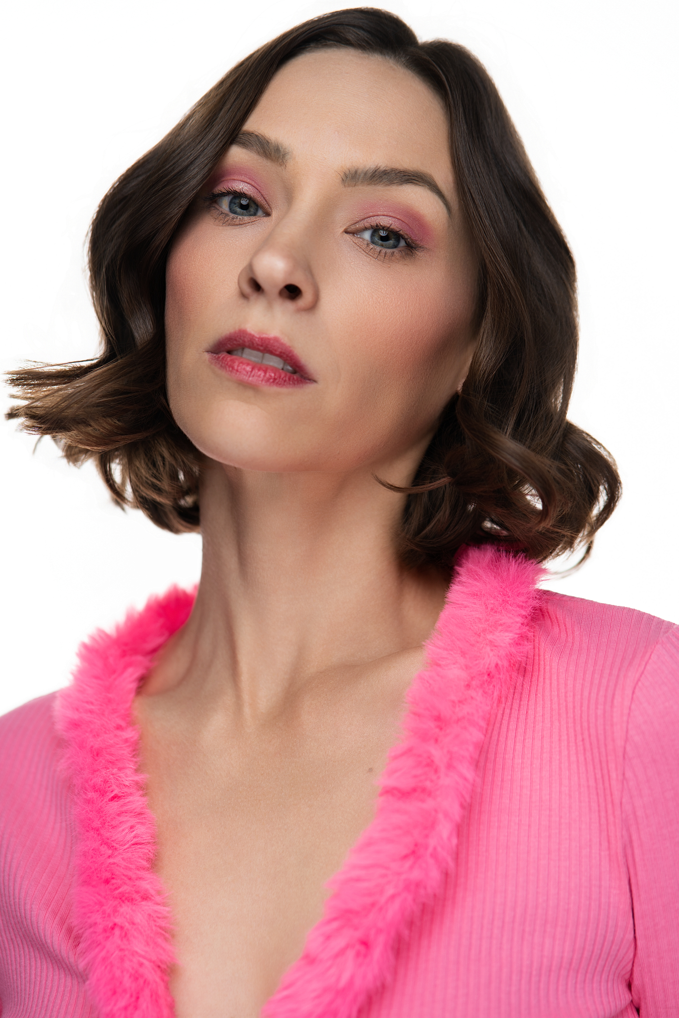 Kaitlin Doughty outdoor headshot with natural light - relaxed portrait