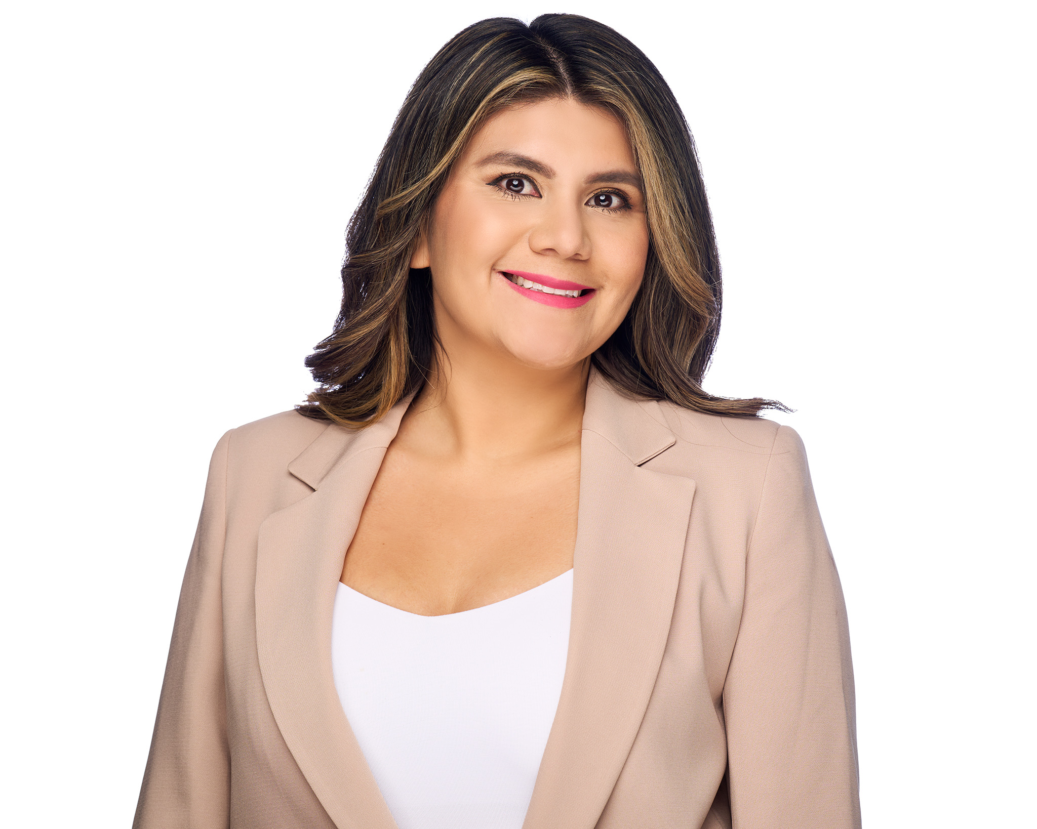 Lucy realtor headshot - Camarillo real estate agent